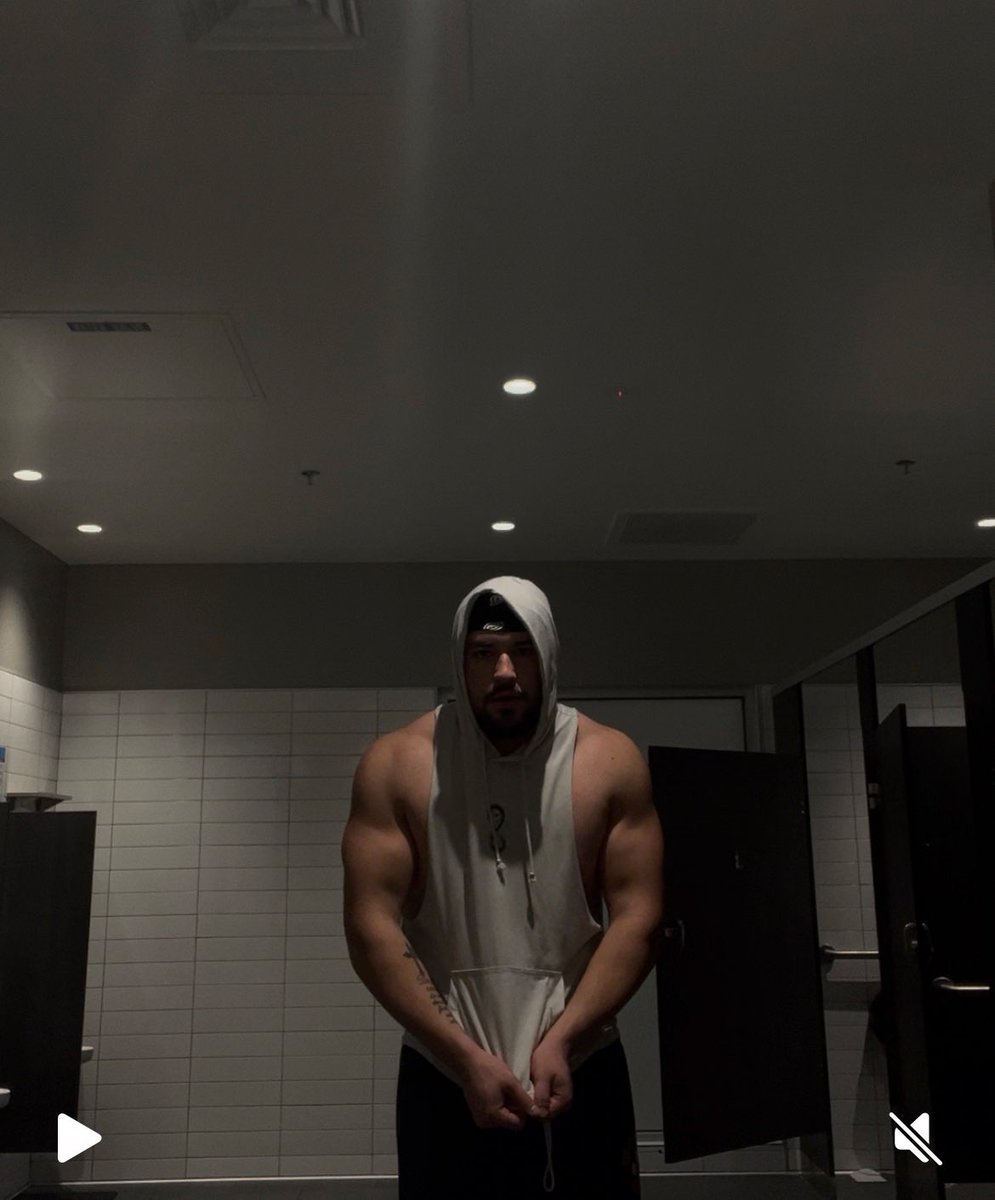 IN THE PORTAL ❗️
☢️6’3 250 DL/LB☢️
3 YEARS OF ELIGIBILITY
Open to walk ons 
20+ offers out of HS 
1 d1