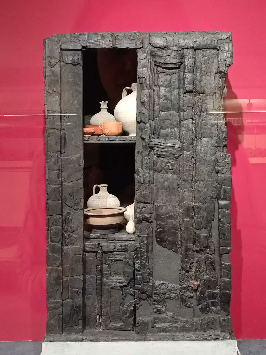 ticiaverveer's tweet photo. A wooden cupboard with all of its contents in place has gone on display at the Antiquarium of the Archaeological Park of Herculaneum after  a program of stabilization and restoration.

https://t.co/22wq4KlKZ4
 
Italian 
https://t.co/rxmHFjK9Ir
#Roman #Archaeology https://t.co/p3JdEtvTuR