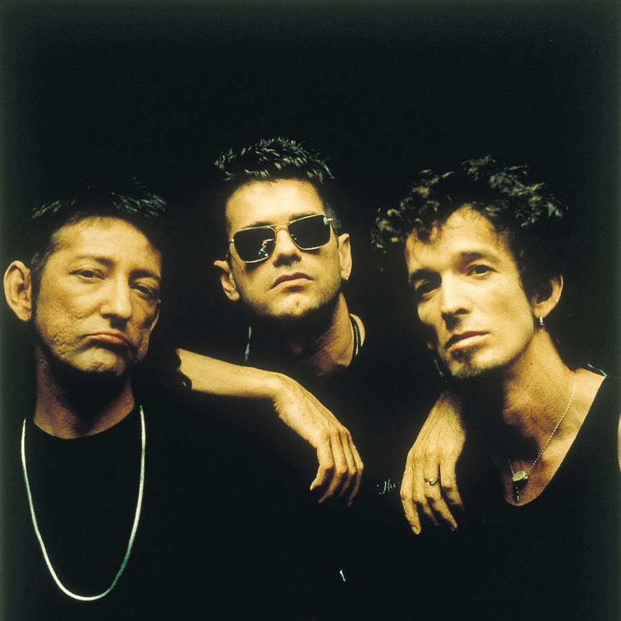 Me llaman de Radio 3 para hablar de plagios. Más exactamente, de Low Rider (1998) del salsero WILLIE COLON youtu.be/lIDnrkOo088?si… Que denuncié como copia en lo musical del Veneno en la Piel (1990) de RADIO FUTURA youtu.be/WbE1QLvYgQs?si… Comparen y decidan xataka.com/magnet/enterar…