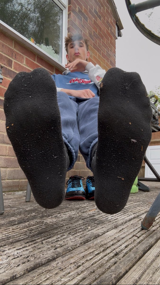 Stop lurking. Get my attention the way a real b1tch should