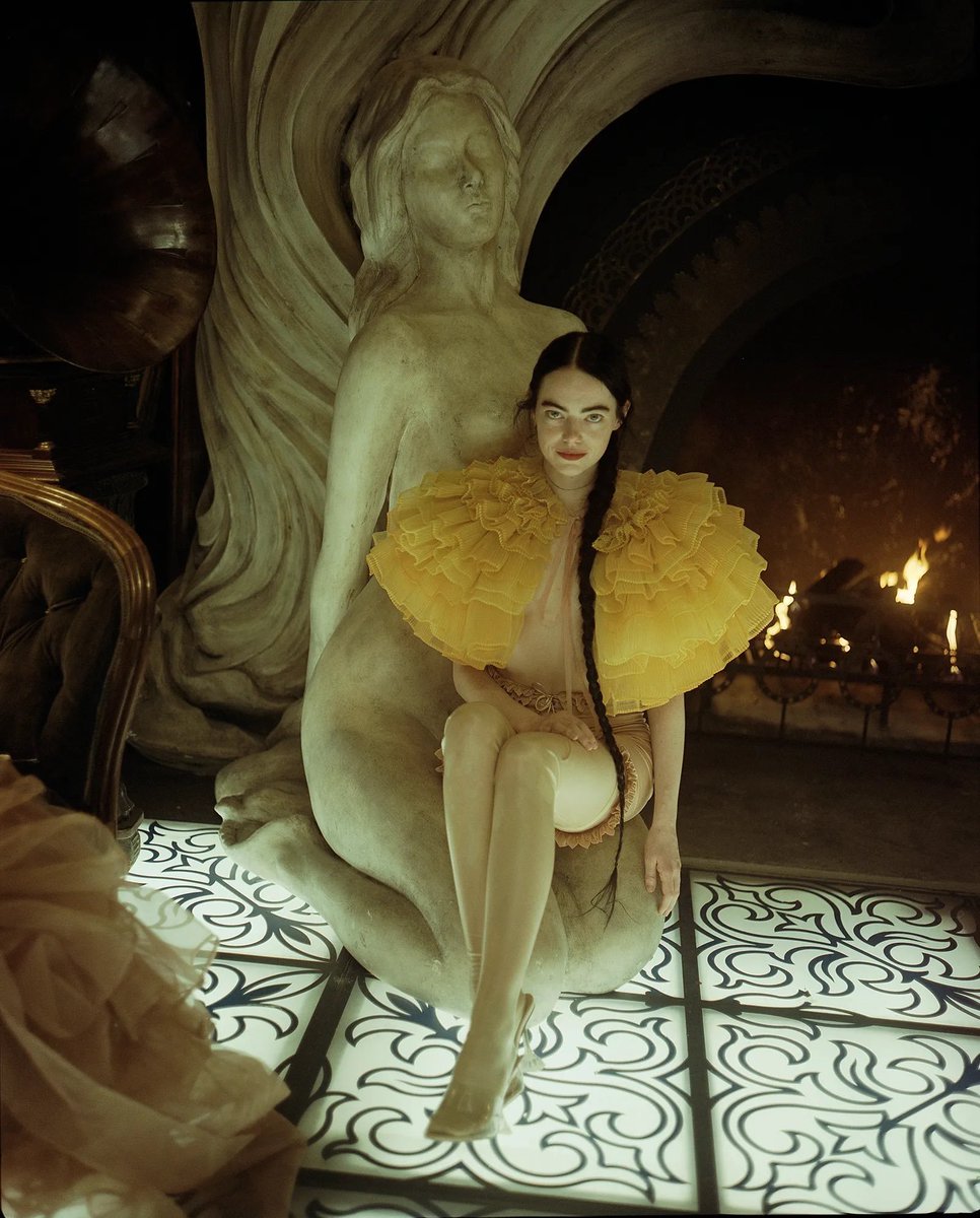 LegsShow's tweet image. emma stone as bella baxter in ‘poor things’