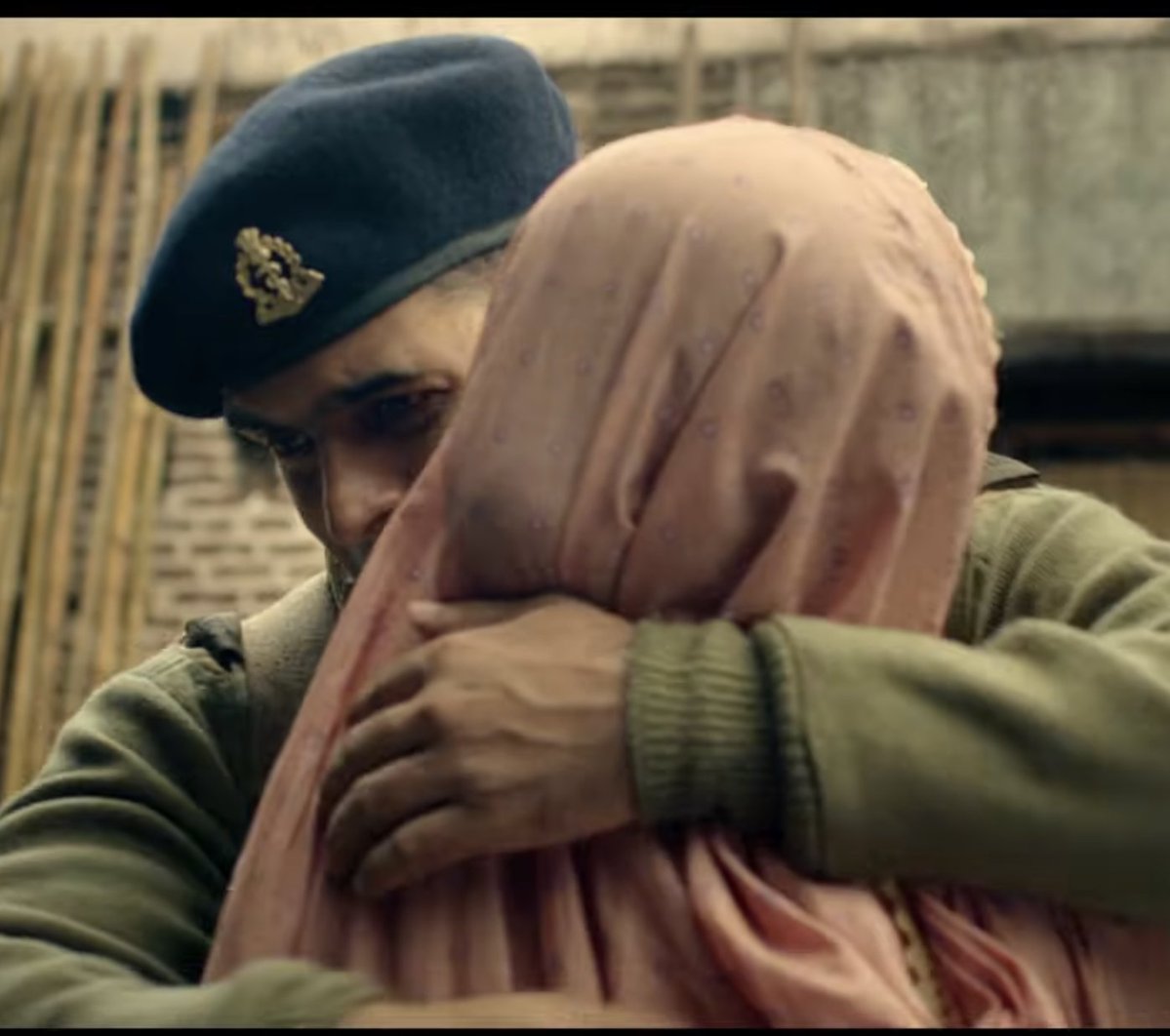 HighAltitudeDoc's tweet image. I was watching the trailer of #120Bahadur . This guy is probably Sep Dharampal Singh Dahiya, Vir Chakra. He was the Army Medical Corps Nursing Assistant/ Paramedic. 

He literally went down with a &quot;morphine injection&quot; and a &quot;bandage&quot; in his hands, tending to the wounded soldiers.…