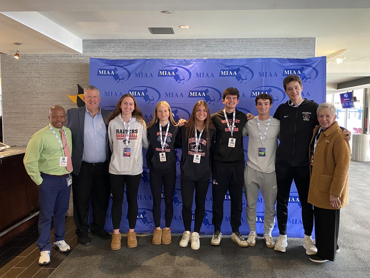 Congratulations to the following student athletes who were all selected to represent Wellesley High School at the MIAA Sportsmanship Summit at Gillette Stadium today
Lily Andrews
Leila Eccher
Jessie Heller
Cooper Munro
Zach Nolan
Jack O’Grady