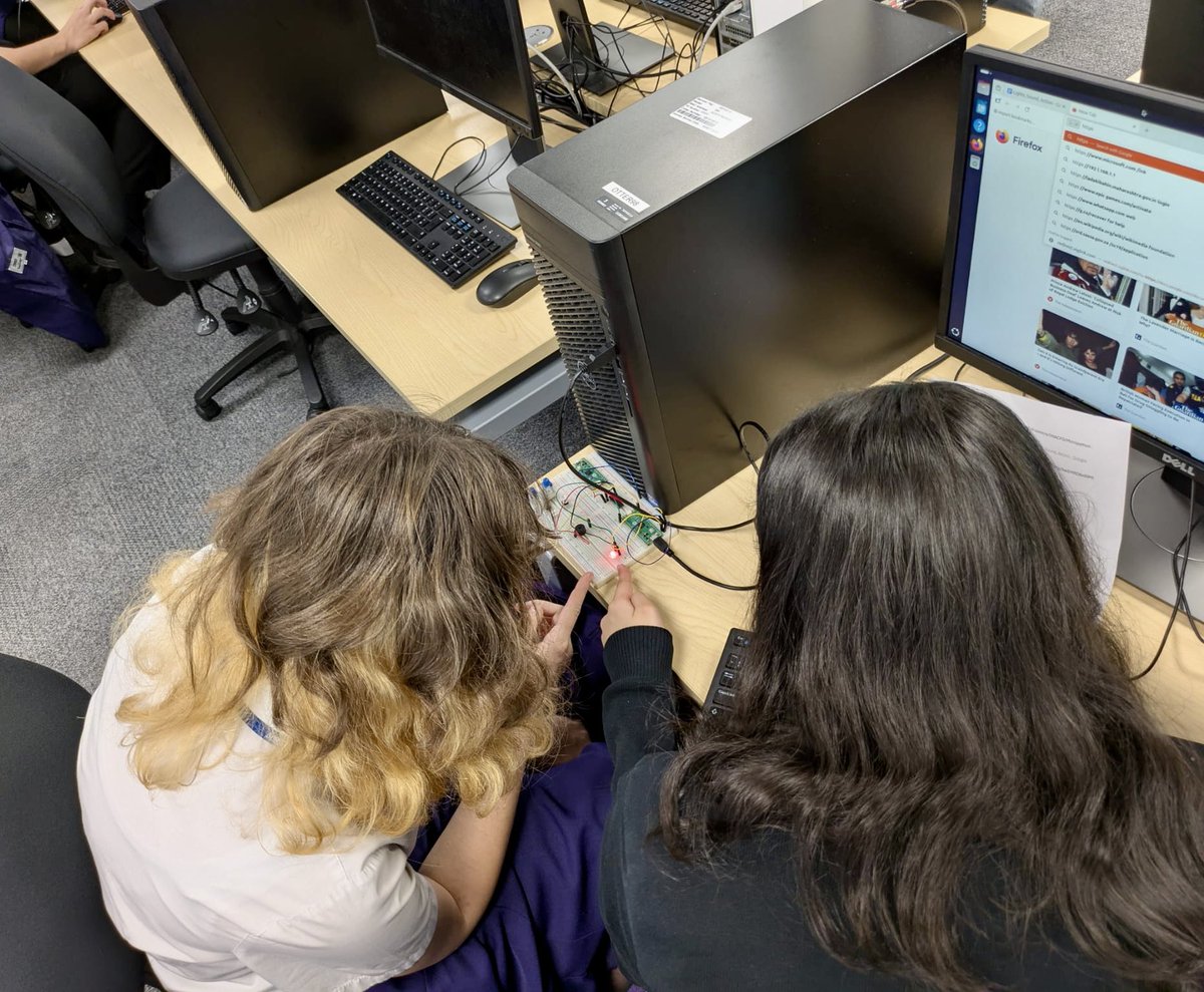 Before Half Term these Y9s attended a Computer Science Day <a href="/UniOfSurrey/">University of Surrey</a> involving workshops on AI, Cybersecurity and Programming. There was a chance to reflect on routes into computer science careers too. 💜💻💜⌨️💜 #Opportunities #Inspiration #Aspiration #ThankYou