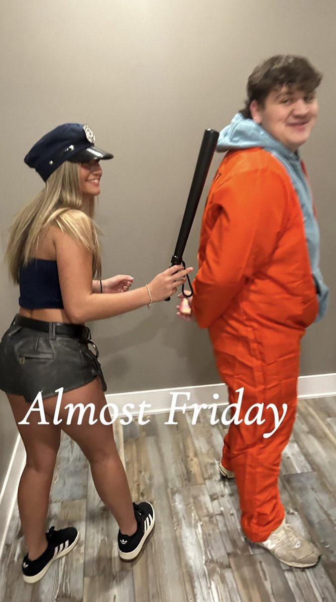 BennyButsniffer's tweet photo. @LCTITANBARSTOOL who told bro prisoner was the way to go the jump suit dont even fit his big ass. Sent to jail for being too big haha. They found that sending his ass to jail was the only way to ensure he starts the calorie deficit he needs where foods limited. https://t.co/Jm8fEfzPZS