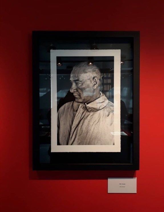 Bilmiyorlar ki sen bir milletin bağrındasın!