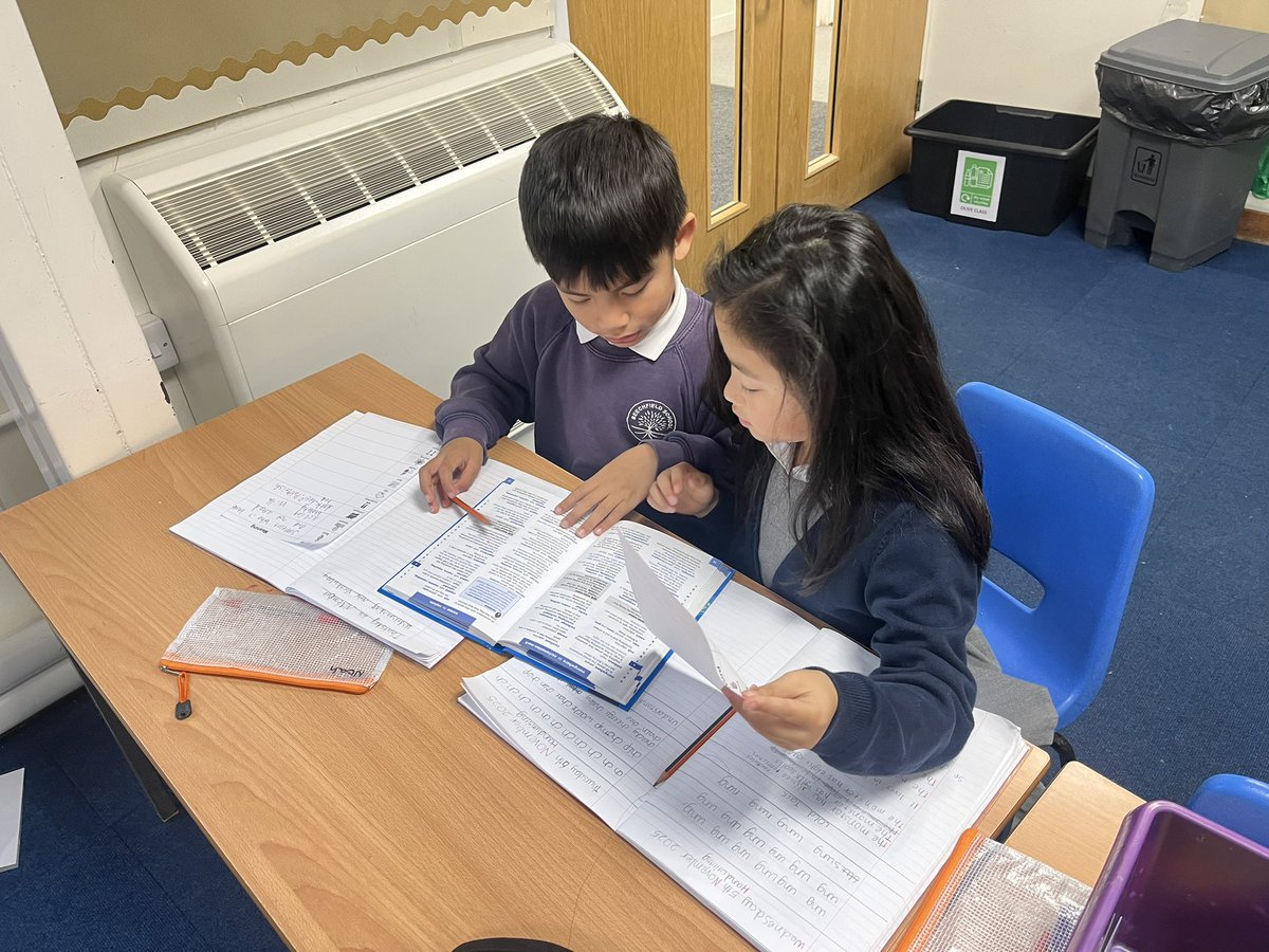 MrAlexanderBF's tweet photo. Life skills were learned today as the children learned how to look for definitions from words in the new modelled text  in a dictionary! Great effort in English! 📖 https://t.co/LpRlCN22lx