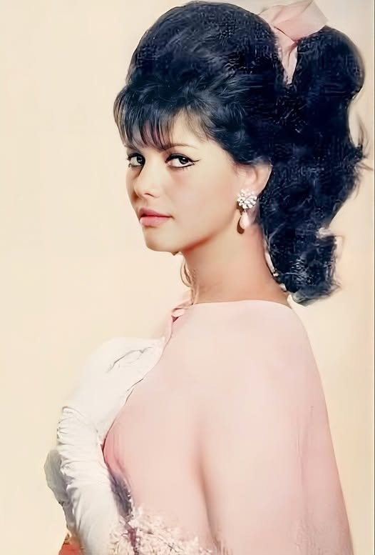 A regal looking #claudiacardinale