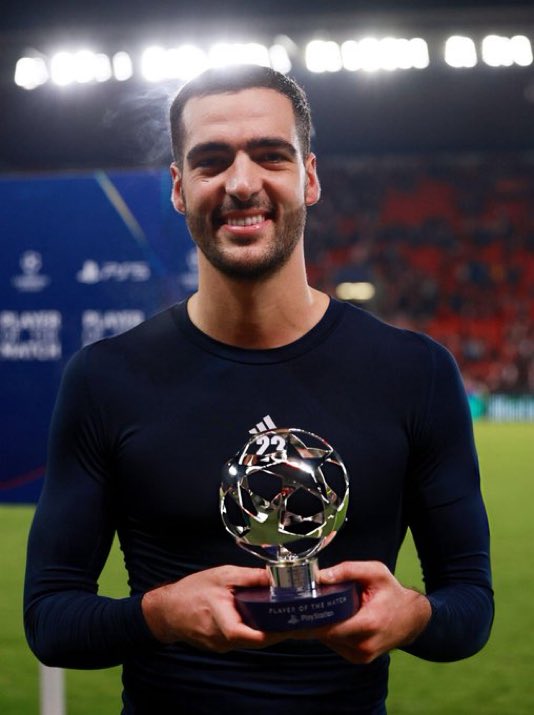 🥤𝐁𝐚𝐧𝐤𝐬 tweet media