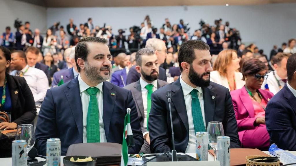 بحضور فخامة الرئيس أحمد الشرع، كأول رئيس سوري يشارك في قمة المناخ #COP30، وبمشاركة قادة ورؤساء الدول،
نؤكد في كل فرصة تتاح لنا على ضرورة إنقاذ بيئتنا ومواردنا من الدمار الذي خلّفته الحرب، فمشاركتنا اليوم تفتح الباب لتعزيز التواصل الدولي وإعادة الحياة لمياهنا وهوائنا وأرضنا.