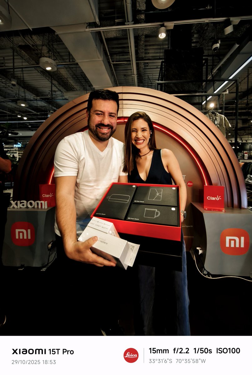 XiaomiChile's tweet photo. Maite Phillips y la #GoldenCollection brillaron como nunca. ✨
El dorado alcanzó otro nivel con el #SerieXiaomi15T en @Falabella_cl https://t.co/bNYrHwQzdx