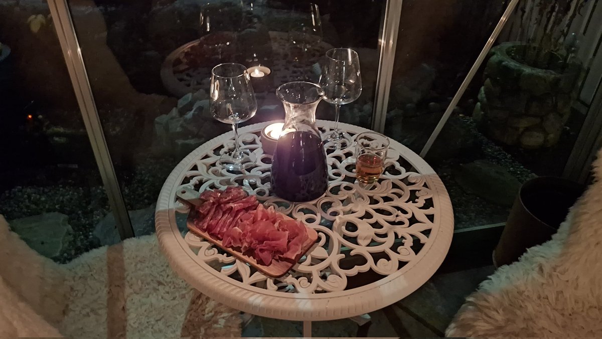 Smygstartar helgen lite.  Måste få njuta lite när det är så in i h-e mörkt och jävligt.