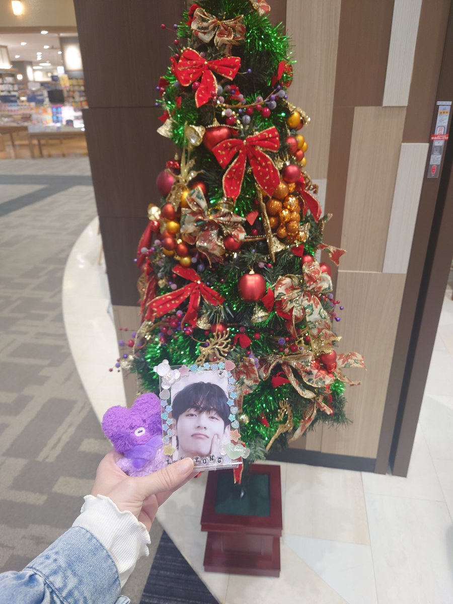 Yu_thvluv_army's tweet photo. 2021 BTS MUSTER SOWOOZOO

地元のジミンペンちゃんと最後行ってきた💕

もう終わっちゃうとか寂しいな🥺

あぁホンモノのLIVEに早く行きたい😆💜

#MUSTERSOWOOZOO 
#BTSMOVIEWEEK https://t.co/w8VL55811q