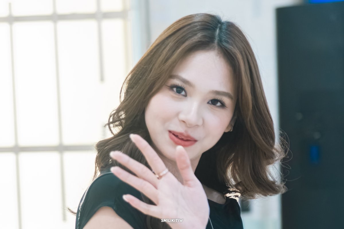 smilikitiwwww's tweet image. Haiii... 👋☺️

- @_zeeasadel