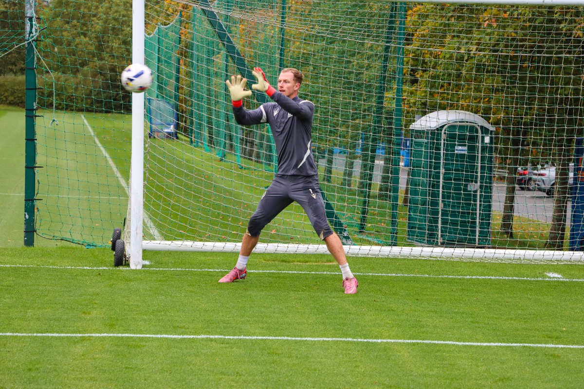 🗣️ VI on Aynsley Pears: "He’s been ready since he came back into training with the team, he’s trained well. Not only that, in the changing room before games, he's always pushing the boys, always vocal, which just shows his experience. Now he really has our support. Now is his