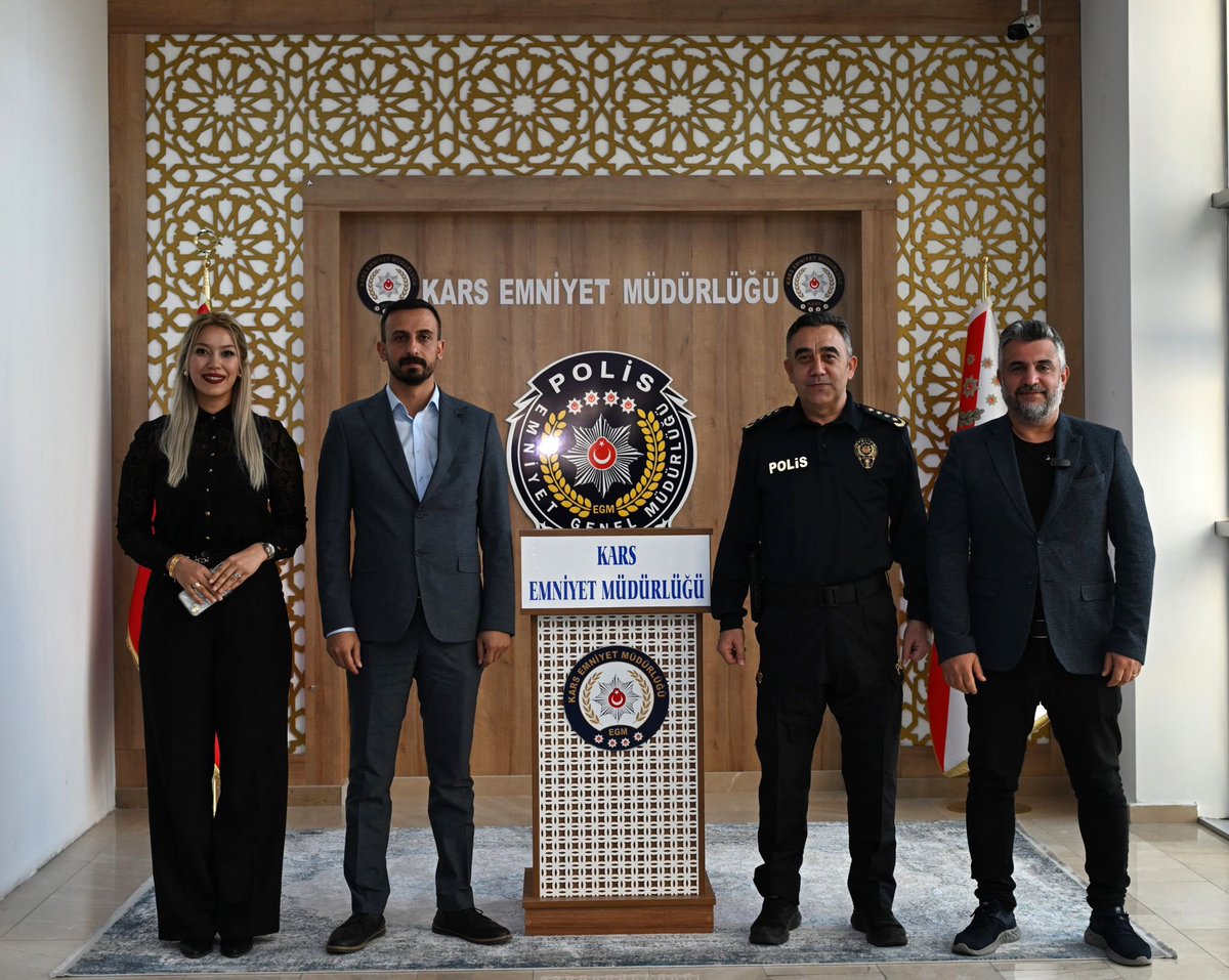 Kars İl Emniyet Müdürümüz Sayın Murat Abdullah Tombul’u makamında ziyaret ettik.
Nazik misafirperverliği, ilgisi ve desteğinden dolayı kendilerine teşekkür ederiz.