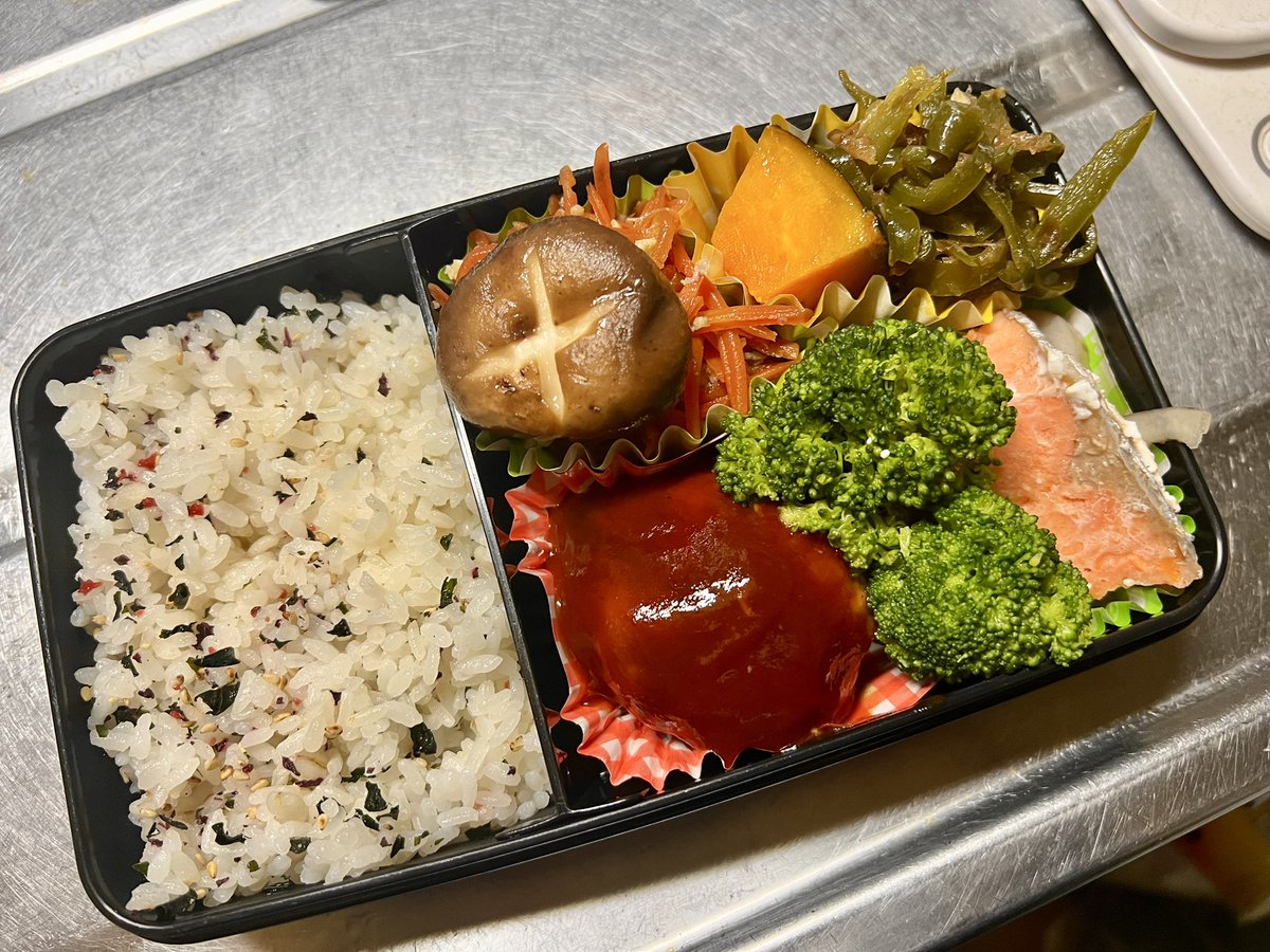 NoskeShin's tweet photo. ここ3日��のお弁当

おかず作り置きだから、被るのは当然なんだけど間違い探しみたいになってて面白い https://t.co/8UOebKGc0X