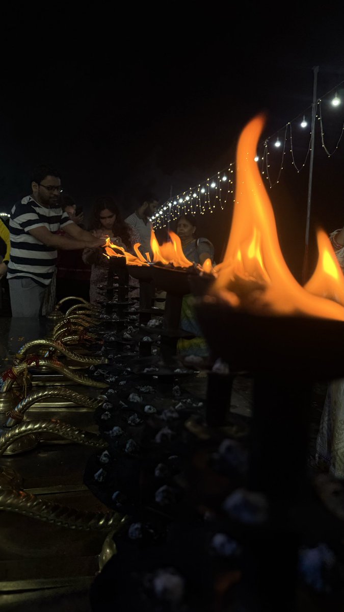 Triveni Ghat Aarti at Rishikesh ,absolute goosebumps.
The chants, the diyas, the energy 
you don’t watch it, you feel it.
Truly divine. ✨🔥