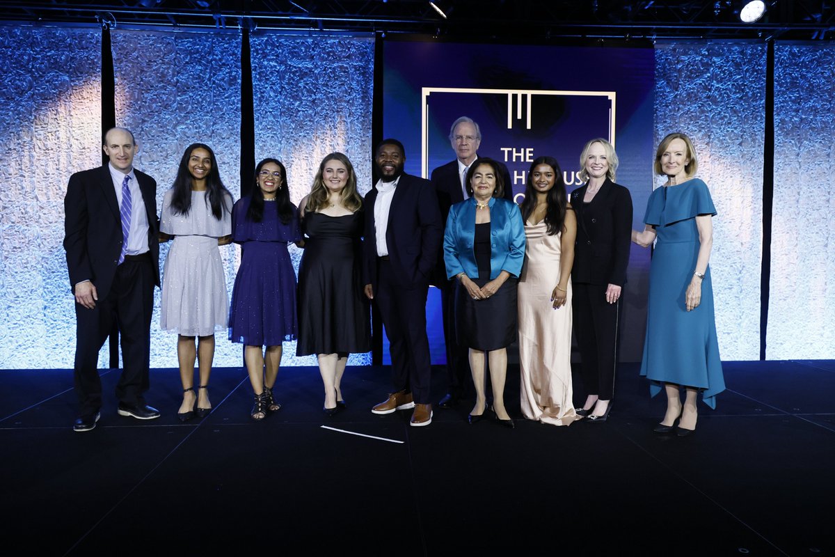 joinnest4's tweet photo. #Grateful to attend another #inspiring @PointsofLight George H.W. Bush #Awards Gala! As 2020 honorees, our founders loved welcoming this year’s #changemakers, celebrating #legacy, #Service, #leadership, &amp; 35 years of #PointsofLight! ❤️ #NEST4US https://t.co/TnRs0vUSVw @JSirangelo https://t.co/cFEtGfsvaI