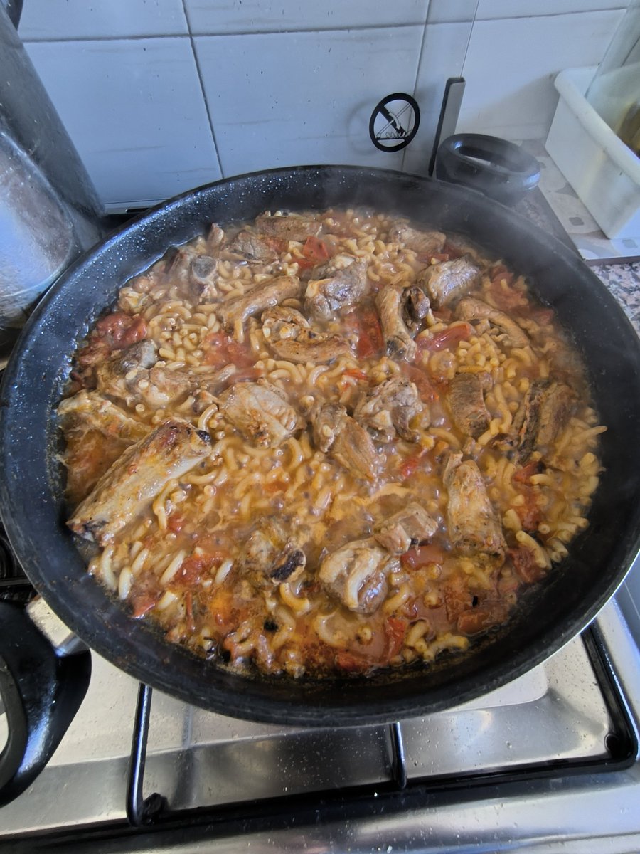 Doncs avui m'he fet fideus a la cassola i ni tant malament!!
I els envejosos com <a href="/Xafarder245296/">Xafarder</a> diran que es la de <a href="/FemmeFa81881862/">Femme Fatale</a>