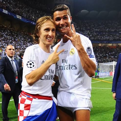 MadridXtra's tweet image. 🗣️ Cristiano Ronaldo: “Athletes that inspire me? Myself. LeBron James, I think we are the same age, but I have more hair than him.

Luka Modrić is also still looking good.” @PiersUncensored