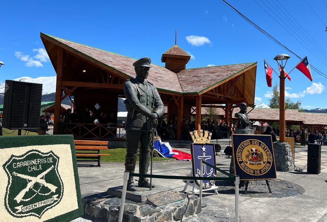 aluksicc's tweet image. Hoy 6 de noviembre se cumplen 60 años de la muerte del teniente de @Carabdechile Hernán Merino Correa , gran héroe de la Patria que con firmeza y valentía entregó su vida defendiendo la Laguna del Desierto en la Patagonia Chilena . Si pasan por Villa O’Higgins , los invito a…
