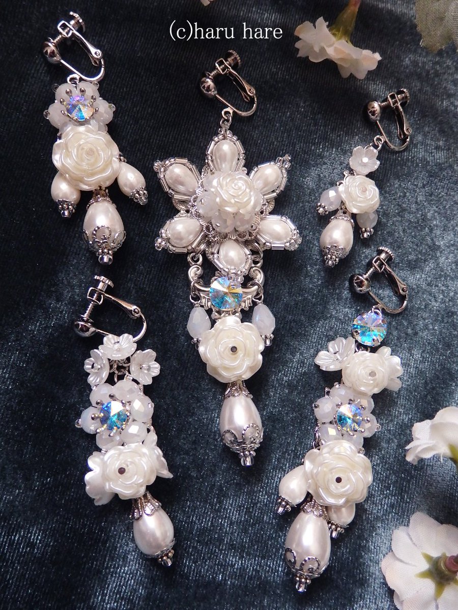 新作「冬の女神ケイモーン」を製作し始めました❄
新雪を思わせる美しい照りのあるパール調の薔薇、小花、シェルパールなどあしらい
華やかで気品あふれる素材で
ギリシャ神話の女神を表現いたします。