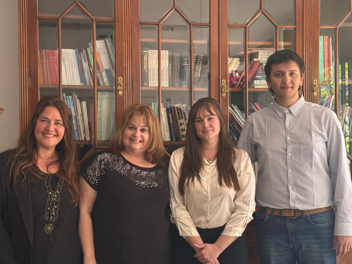 DefensoriaBche's tweet photo. 🤝 La Defensoría del Pueblo de Bariloche avanza en un nuevo convenio con el Ministerio de Justicia de la Nación para fortalecer la #MediaciónComunitaria. Capacitaciones, talleres y redes de trabajo para promover el diálogo y la convivencia en nuestra ciudad. https://t.co/1xFwSrEvsK
