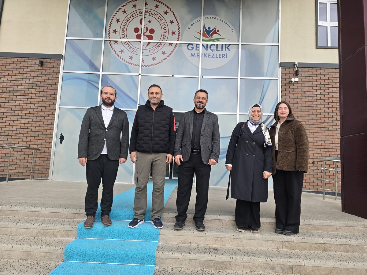 Ilgın Diyanet Gençlik ekibi, Gençlik ve Spor Bakanlığı Gençlik Merkezi Müdürü olarak göreve başlayan Olcay Günay'a hayırlı olsun ziyareti gerçekleştirerek tebrikte bulundular.