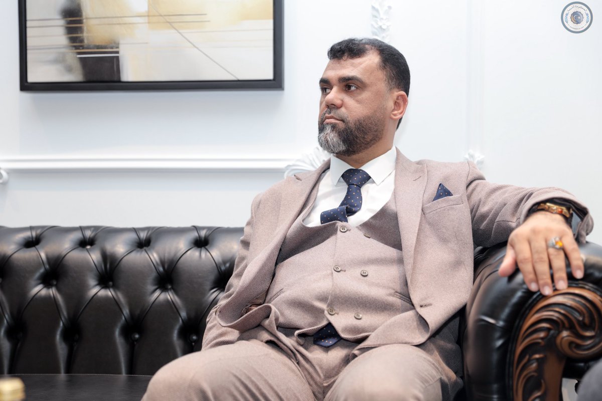 نائب رئيس مجلس الوزراء يطلع على جهود الهيئة العامة للخيالة والمسرح والفنون، ويبحث استعداداتها لمهرجان بنغازي الدولي.

بنغازي 6 نوفمبر 2025 .م

التقى نائب رئيس مجلس الوزراء السيد علي القطراني صباح اليوم الخميس بديوان رئاسة مجلس الوزراء بمدينة بنغازي برئيس الهيئة العامة للخيالة