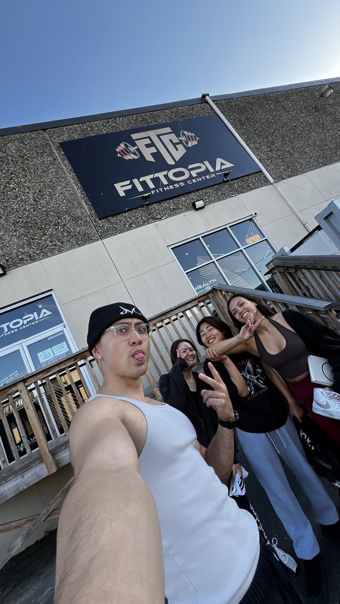 Legendaley's tweet image. quick 4 year life update:
• finally moved out
• bought my dream jdm daily (crown)
• married my high school sweet heart
• homestay dad to international students