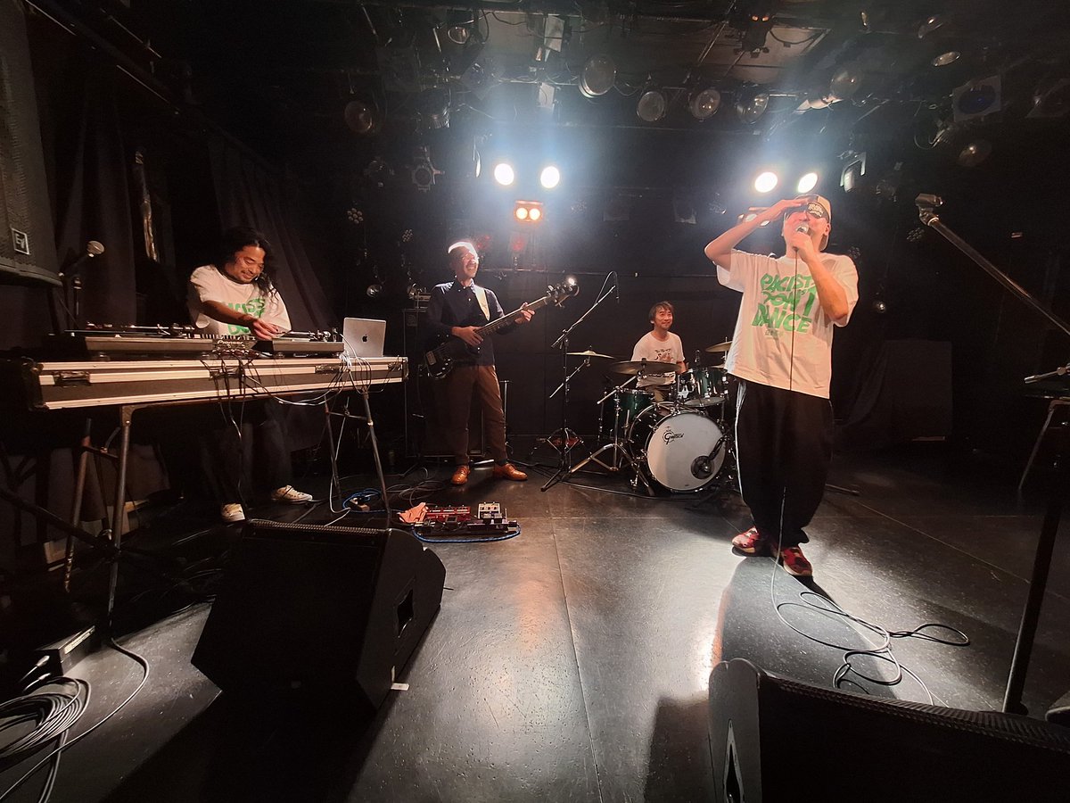 china8359449456's tweet photo. もう、全然涙が止まらない😭
最高のLIVE でした！
配信も買う！何回も観て涙の理由を、自分の中で確かめるしかない👌
#秋葉原グッドマン
#ダースレイダー
#DJオショー
#森田くみこ
#DUBMASTERX
#ベーソンズ
#乱世の眼帯 https://t.co/E3OkkeDqMA