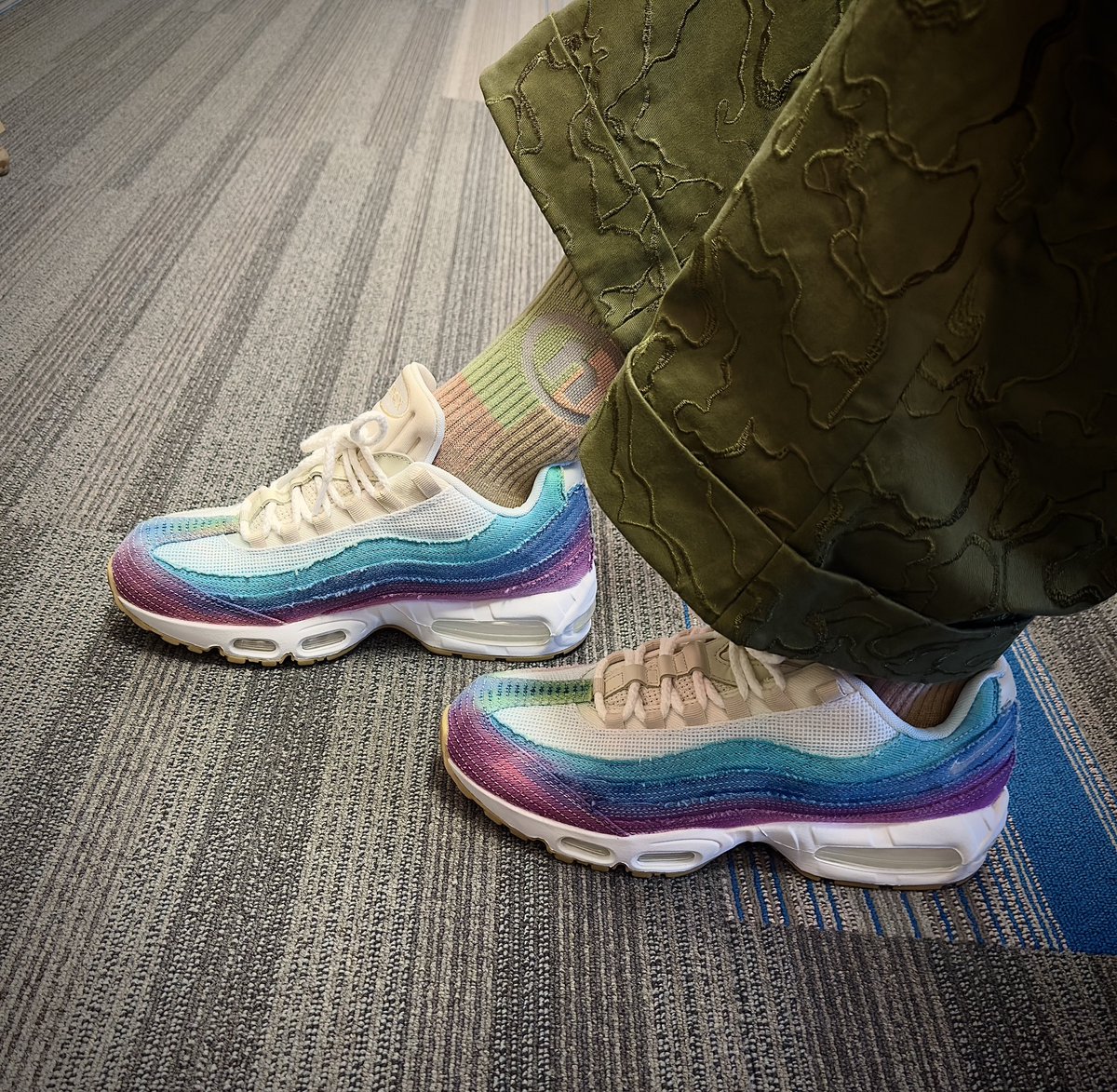 Big 🫧 Energy on those Levi’s 🏷️

You already know we rockin those JFG wide bodies too 😮‍💨😮‍💨😮‍💨

#kotd #yoursneakersaredope #levis #nike #hidden #customs <a href="/Nike/">Nike</a> <a href="/LEVIS/">Levi's®</a> <a href="/snkrfrkrmag/">Sneaker Freaker</a> <a href="/SneakerNews/">Sneaker News</a> <a href="/JoeFreshgoods/">JFG</a> <a href="/JLaPuma/">Joe La Puma</a> <a href="/ModernNotoriety/">Modern Notoriety</a>