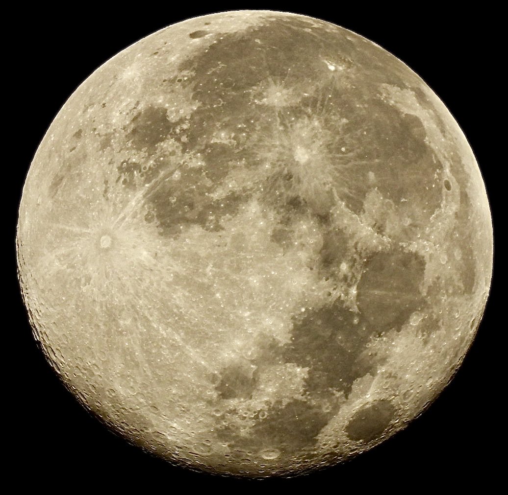 DougMinshell's tweet photo. Two shots of the “Beaver Moon” supermoon from early this morning. Taken in Poway, CA. https://t.co/rWg6A5lfvD