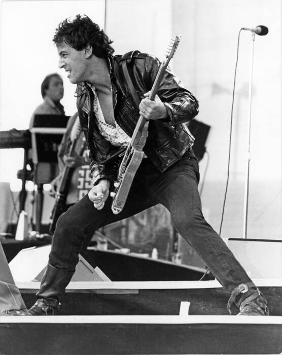 VLafora's tweet photo. @NJMusicFun2 @Mosqueter4 @PaulApp0505 @BDoltri @ToonTravels @tommymcc321 @clock1258 @Paulhaider74 @BrianHayes757 @PicsBruce @Natalie67578650 @resident219 @springsteen @Emma48998116 @StanislasPetit @ABessai @Adventure_Art1 @AJDMaru @claireTerrieux @FatOldAnarchist @BillPourquoimec @gunclub_music Thanks. Happy #BruceDay!
I just want to be your lovet ain't not liar.
Rosie you're my stone desire! https://t.co/8jGzXbcWut
