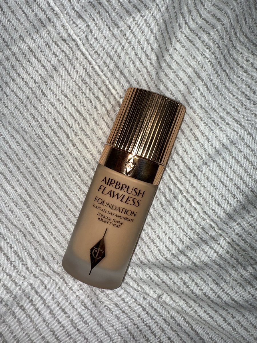 AnaTheVocca's tweet photo. Preloved Charlotte Tilbury foundation code 08 🩷 Masih 85% tinggal, tak sesuai with my skin 🥺
💰RM170 (can nego) 📍COD area Shah Alam and KL 💬 Harga boleh bincang, DM kalau nak tengok gambar atau test dulu! https://t.co/jsuuoErSGL