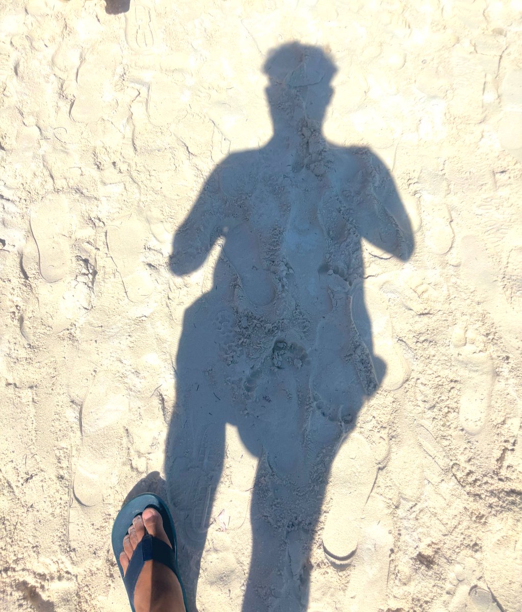 Qft_tony's tweet photo. ☀️⛱️🩳 https://t.co/2gEeBmrCW5