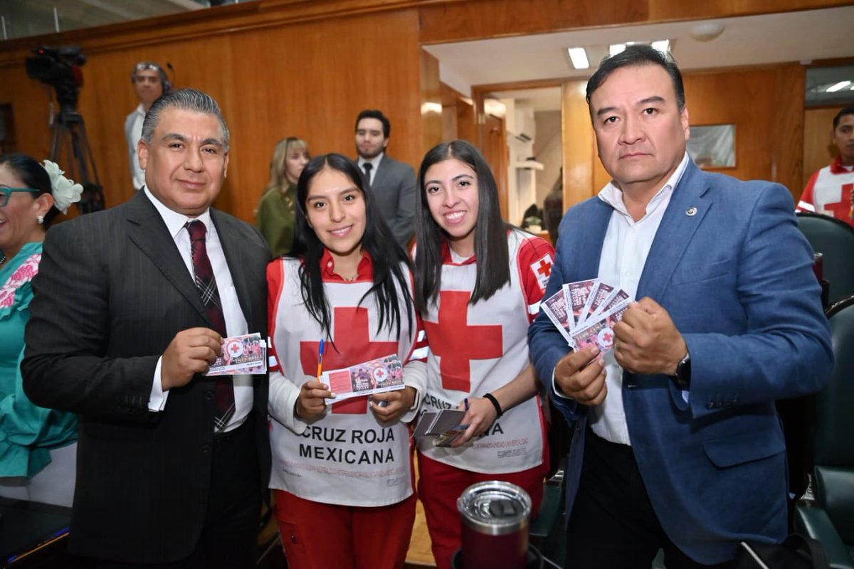 Fui recibido con voluntari@s de <a href="/CRMTOLUCA/">Cruz Roja Toluca</a> en el <a href="/CongresoEdomex/">Congreso del Estado de México</a> donde diputad@s se sumaron a nuestro sorteo para recaudar fondos y remodelar la Cruz Roja en Metepec. Gracias diputada <a href="/AnaYurixiLeyva/">Ana Yurixi Leyva Piñón</a> por invitarnos y al diputado <a href="/pacovazquezr/">Paco Vázquez</a> por su solidaridad. #AyudarNosMueve