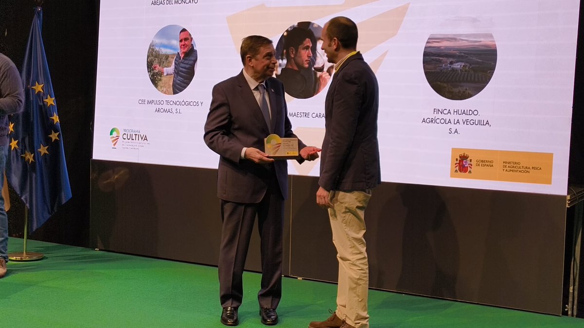 AsajaNacional's tweet image. ¡Enhorabuena! 👏
4 explotaciones modelo de ASAJA han sido reconocidas en los Premios #ProgramaCULTIVA durante @sagris_madrid.

Su trabajo y compromiso con la innovación, la sostenibilidad y la formación rural reflejan lo mejor del campo español 🌱🇪🇸

@CasaGutier @CasasdeHualdo…
