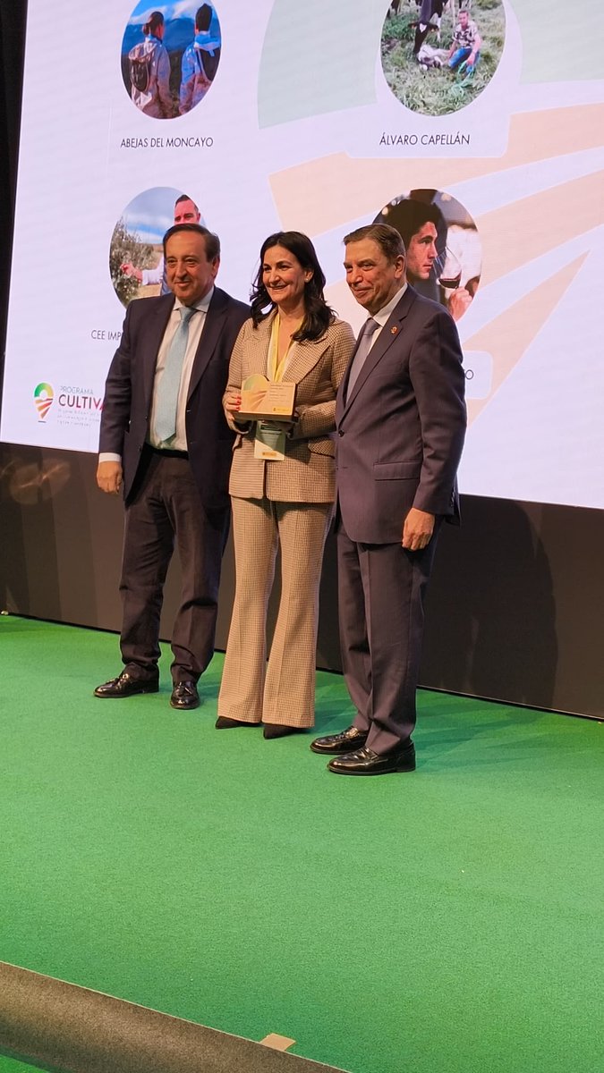 AsajaNacional's tweet image. ¡Enhorabuena! 👏
4 explotaciones modelo de ASAJA han sido reconocidas en los Premios #ProgramaCULTIVA durante @sagris_madrid.

Su trabajo y compromiso con la innovación, la sostenibilidad y la formación rural reflejan lo mejor del campo español 🌱🇪🇸

@CasaGutier @CasasdeHualdo…