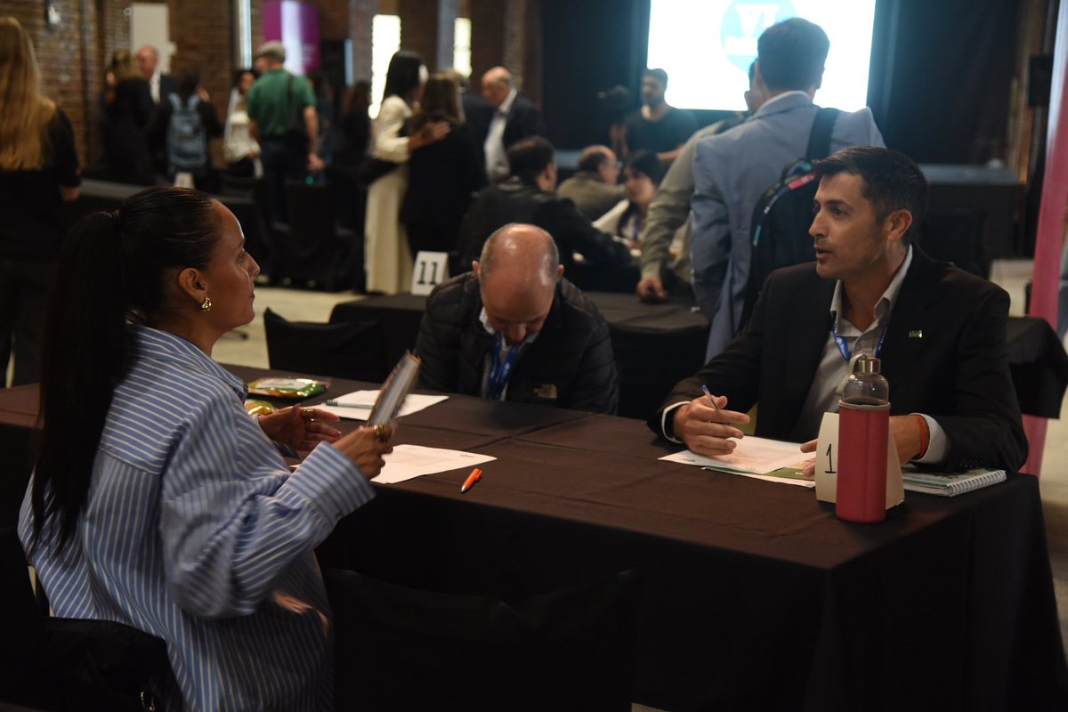 Junto al ministro de Producción, <a href="/RVargasArizu/">Rodolfo Vargas Arizu</a>, y la presidente de la Fundación Pro Mendoza, <a href="/PGimenezDC/">Patricia Giménez</a>, la apertura de una nueva edición de la Ronda Internacional de Negocios Argentina–Chile, organizada por la Federación Económica de Mendoza junto a <a href="/redcame/">CAME</a>.

Este encuentro,