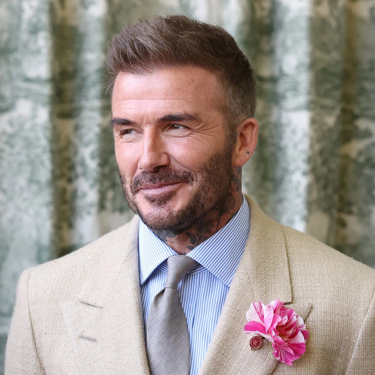 centregoals's tweet image. 🚨🚨🎙️| Piers Morgan: "Do you think you are better looking than David Beckham? If you and Beckham, let's assume you are not famous, walk across Copacabana so who's getting the most attention?"

Cristiano Ronaldo: “Me. 100%"

[@PiersUncensored]