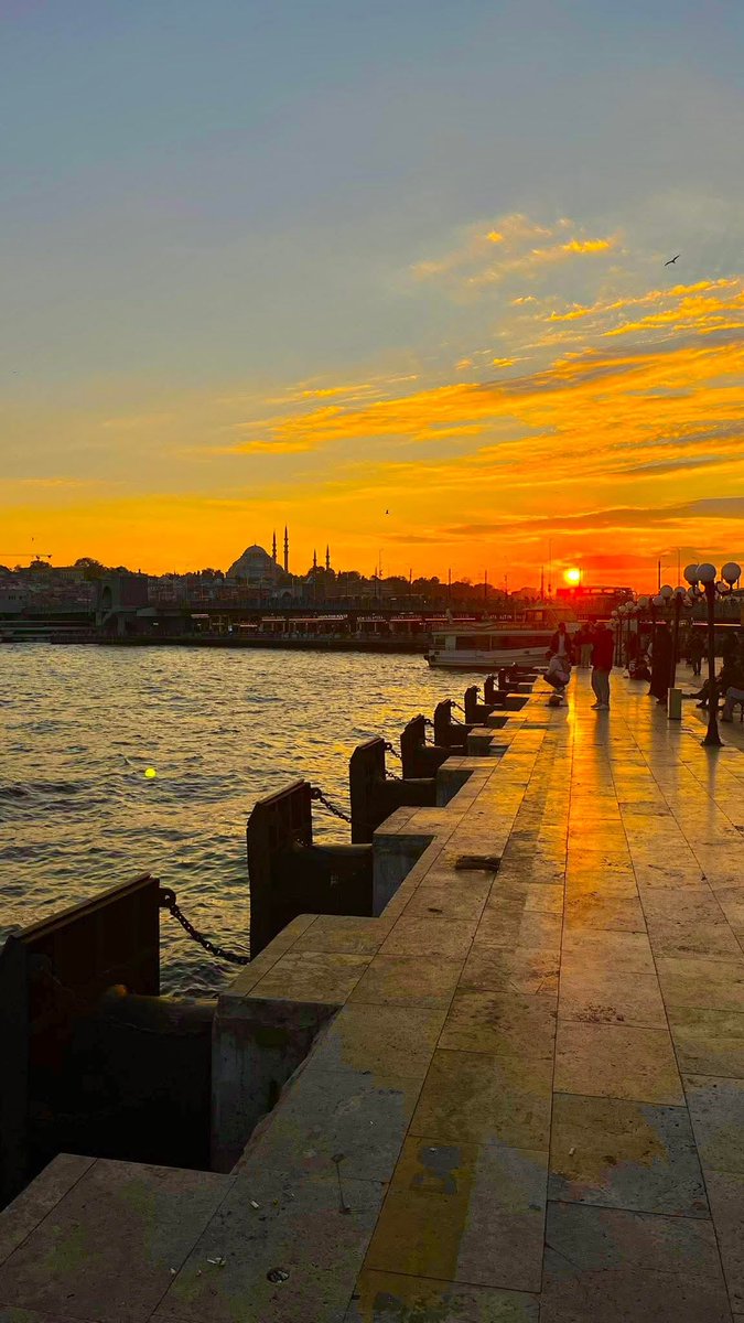 🤝☕️
#GünAkşamda. 
Kıymetli Dostlarım.
Sevgili Arkadaşlarım.
Sağlıklı Mutlu.🙌🤣 
Huzurlu Keyifli.🌸☕️🍫
#AkşamlarDileğimle.🤲 
Evinizde Huzur.🏘🗝
Sofranızdan Bereket.🌧💦
Kalbinizden Sevgi.🍃💛❤️🍃
Eksik Olmasın.🤲
Her Şey Gönlünüzce Olsun.
Selam Saygı ve Sevgiyle.