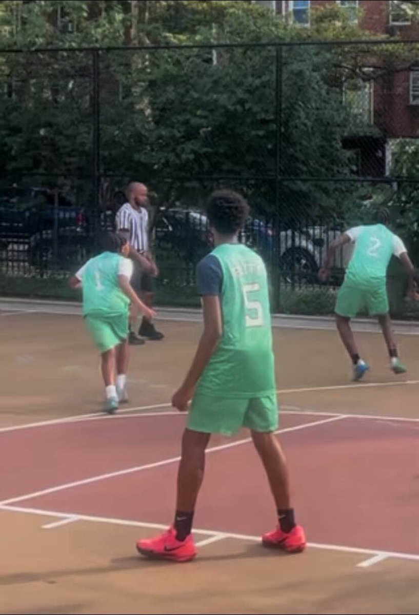 EliteCourtScout's tweet photo. Elijah Raphael, class of 2029, is a 5’9” PG/SG averaging 13 PPG. He’s a skilled scorer with great ball handling, court vision, and confidence. Elijah controls the game’s pace, creates for others, and plays with strong leadership and passion. https://t.co/wpifRQjL25