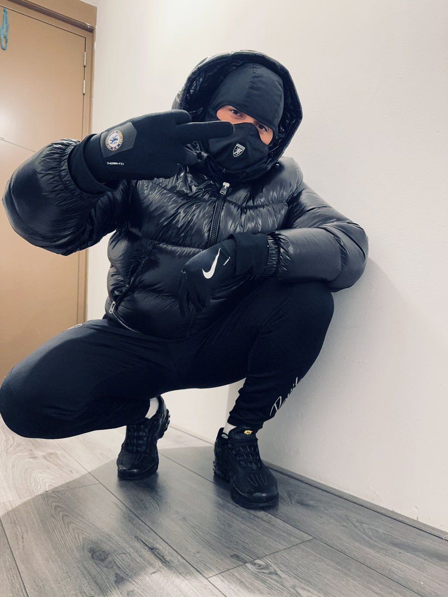 Who want to be under my control? 😈🤑🥵

#sportswearfetish #sneakerfetish #gearboy #sportswearboy #fetishcommunity #findom #findomworship #roadmen