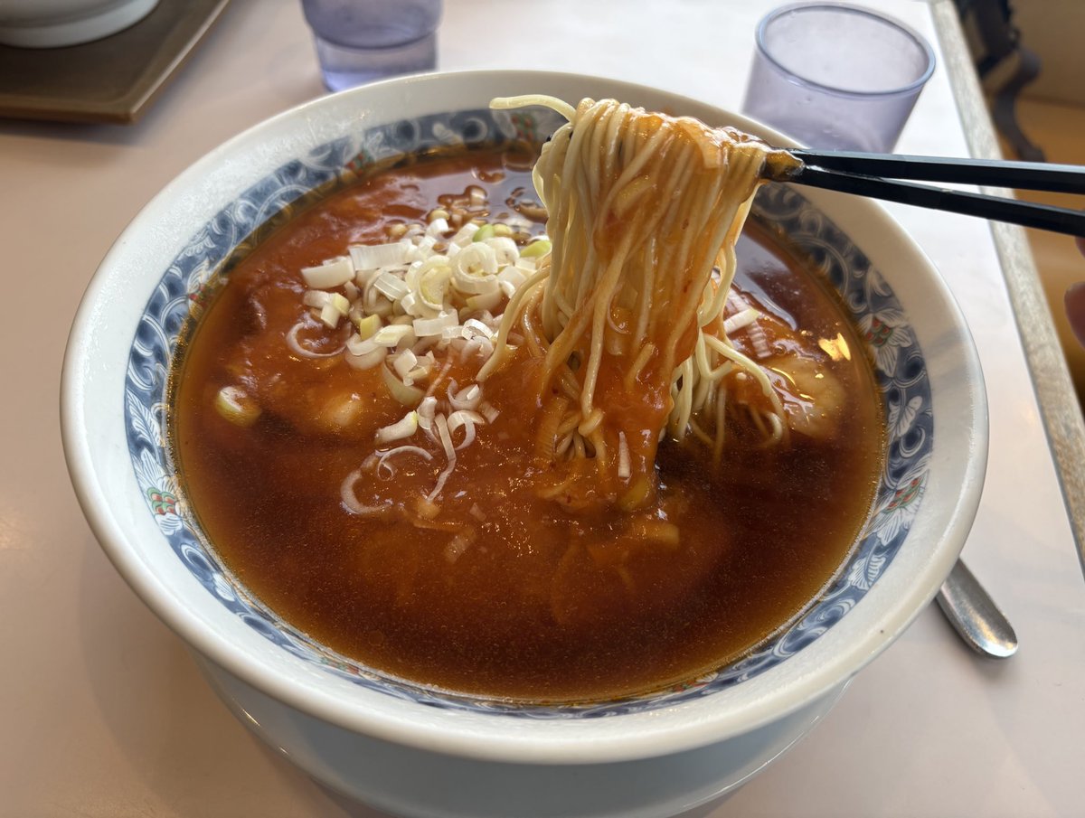 inshintei's tweet photo. ども！陰唇亭ビラ子です！
釣り帰りの冷え切ったお股を温める為に三浦海岸 城門ラーメンさんでエビラーメン🍜
昔懐かしい醤油スープにトロトロ餡が絡んだ細麺をしゃぶるあげると、上野クリニック帰りの様な上顎皮剥け必至うまままま〜
プリプリクリトリス海老もごろごろ入ってお股ポカポカ大満足です☺️ https://t.co/KV4AsUl7Wx