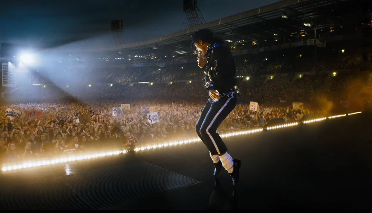 BrightenedGloom's tweet image. Take it all in. We deserve this moment of  joy. HE DESERVES IT. 👑 👑 👑 

#MJFam #MichaelMovie