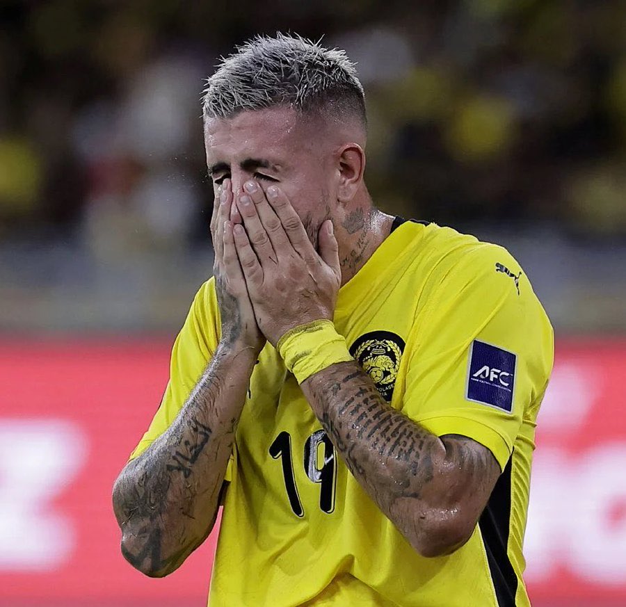 wallpassjournal's tweet photo. 🇲🇾 What a truly disastrous month for Malaysian football.

- Exposed for using forged documents in player naturalisation  
- Hit with FIFA sanctions  
- 3 out of 7 naturalised players’ grandparents’ birth certificates leaked online  
- Holgado sacked by América de Cali  
- Selangor expelled from the AFC Champions League Two  
- JDT owner’s increasingly toxic and problematic public behaviour  

2025 has been an absolute nightmare for the beautiful game in Malaysia.