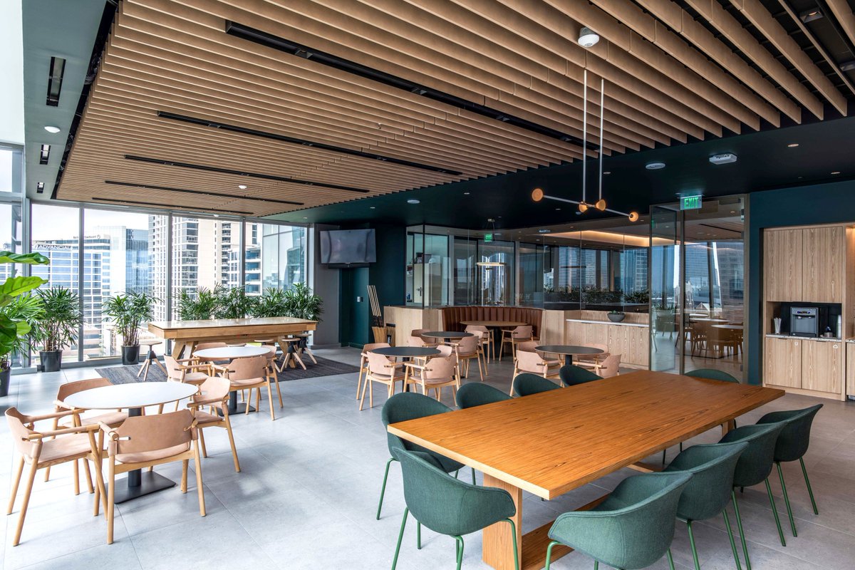 StructureToneSW's tweet image. A look back at one of our favorite interiors—@KattenLaw’s 45,000 SF office at Park District Tower. Curved glass, terrazzo flooring, Eurospan ceilings, and a custom NanaWall system came together through expert coordination and craftsmanship. 

@CBRE  @gensler_design