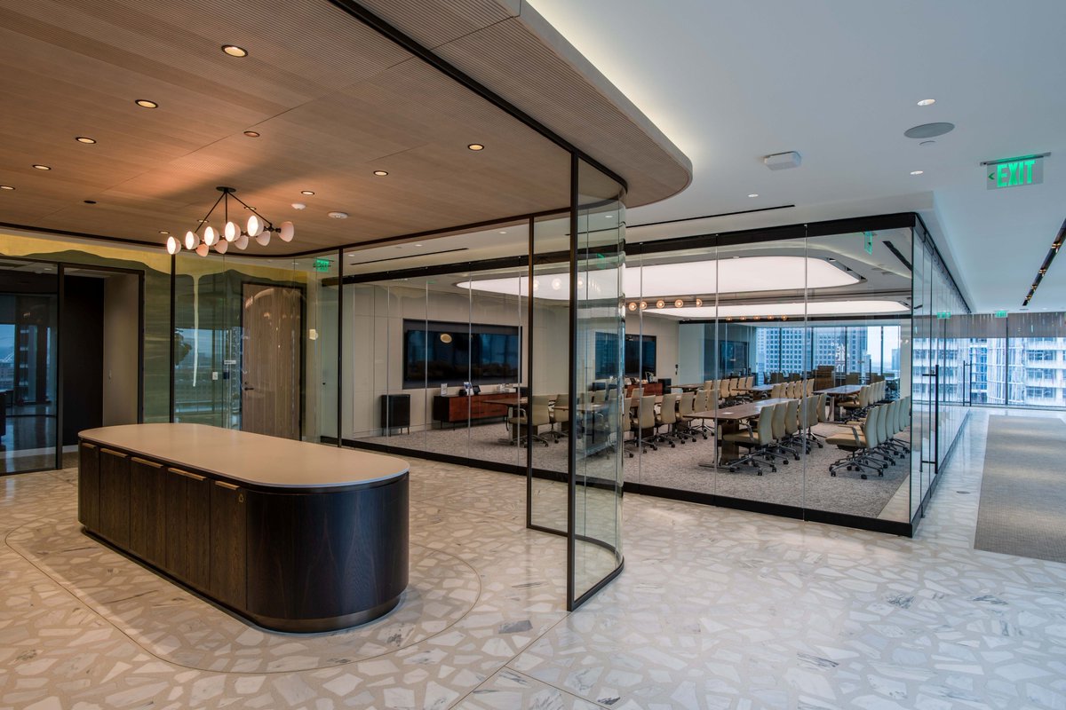 StructureToneSW's tweet image. A look back at one of our favorite interiors—@KattenLaw’s 45,000 SF office at Park District Tower. Curved glass, terrazzo flooring, Eurospan ceilings, and a custom NanaWall system came together through expert coordination and craftsmanship. 

@CBRE  @gensler_design